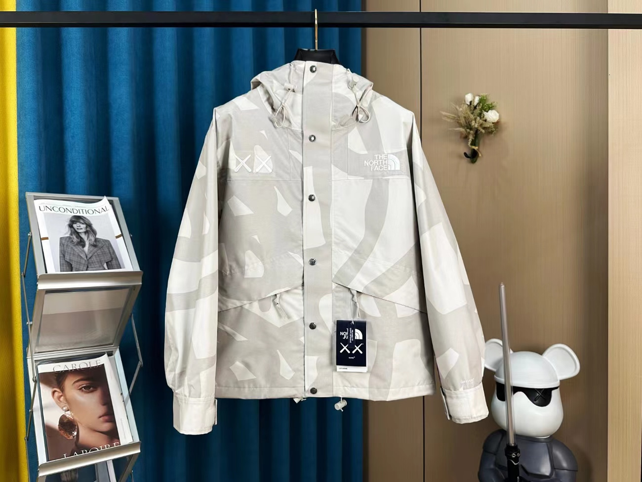 The North Face Xx Kaws Jacket (7) - www.newkick.vip